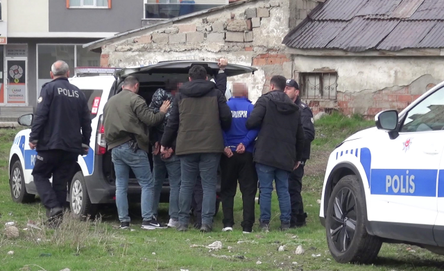 Eşinin sosyal medya açmasına sinirlenip pompalı tüfekle dehşet saçtı