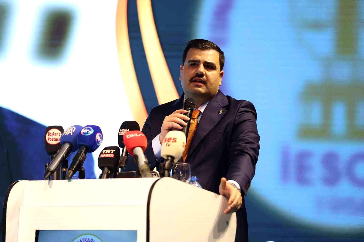 Eyyüp Kadir İnan\'dan İzmir Çevre Yolu\'nun ücretli olacağı iddialarına yalanlama
