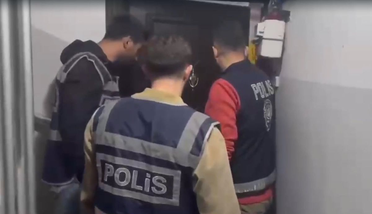 Firari Hükümlü Gardırop İçinde Yakalandı