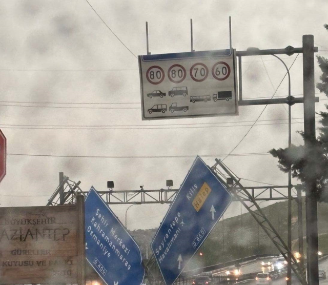 Gaziantep ile Şanlıurfa'yı sağanak ve şiddetli fırtına vurdu