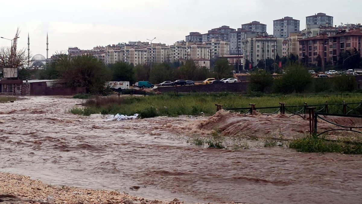 Gaziantep\'te Fırtına ve Dolu: 23 Yaralı