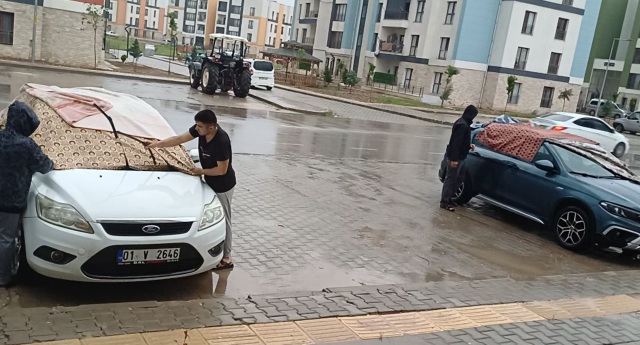 Gaziantep ve Kahramanmaraş'ta sağanak ve fırtına: Çatılar uçtu, yollar göle döndü
