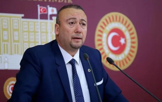 Görevinden uzaklaştırılan Uşak Belediye Başkanı Özkan Yalım, CHP'den ihraç edildi