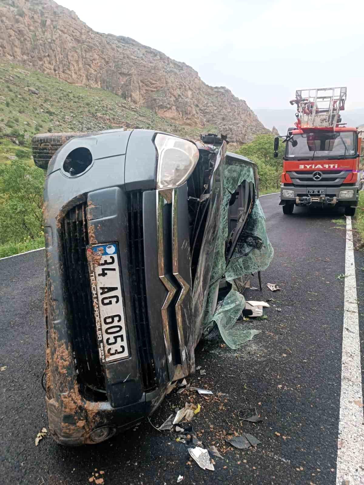 Hasankeyf\'te Trafik Kazası: 3 Yaralı