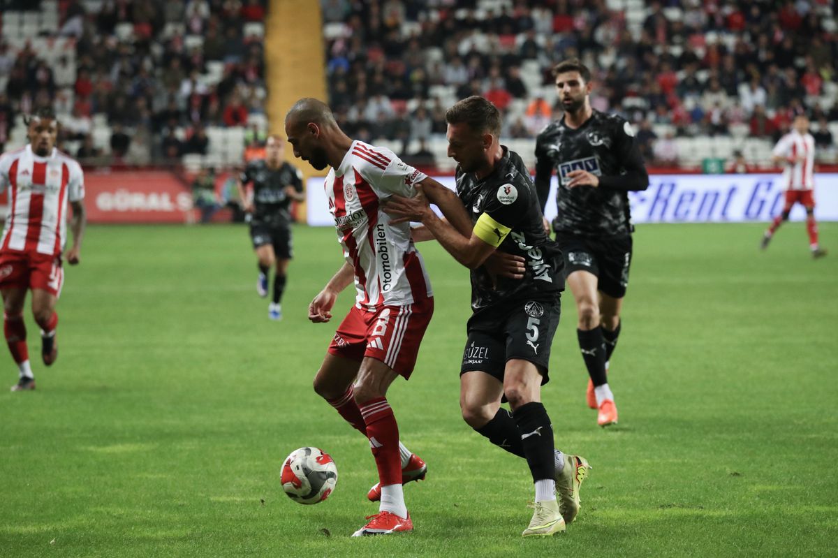 Antalyaspor ile Alanyaspor Golsüz Berabere Kaldı