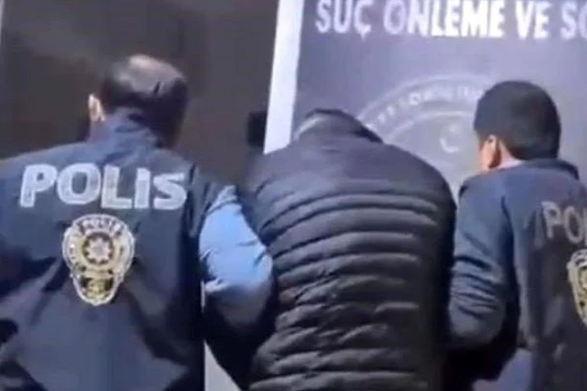 50 yıl hapis cezasıyla aranan şüpheli gardıropta yakalandı