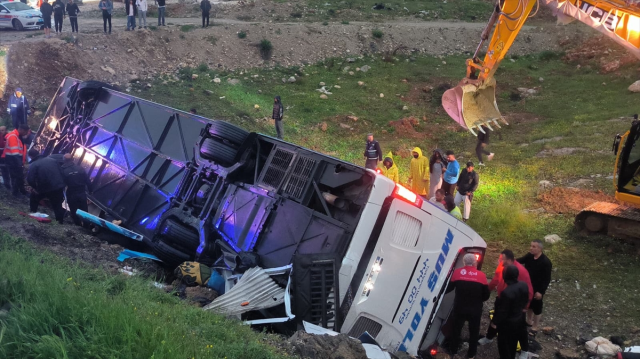 Malatya'da yolcu otobüsü şarampole devrildi: 4 ölü, 15 yaralı