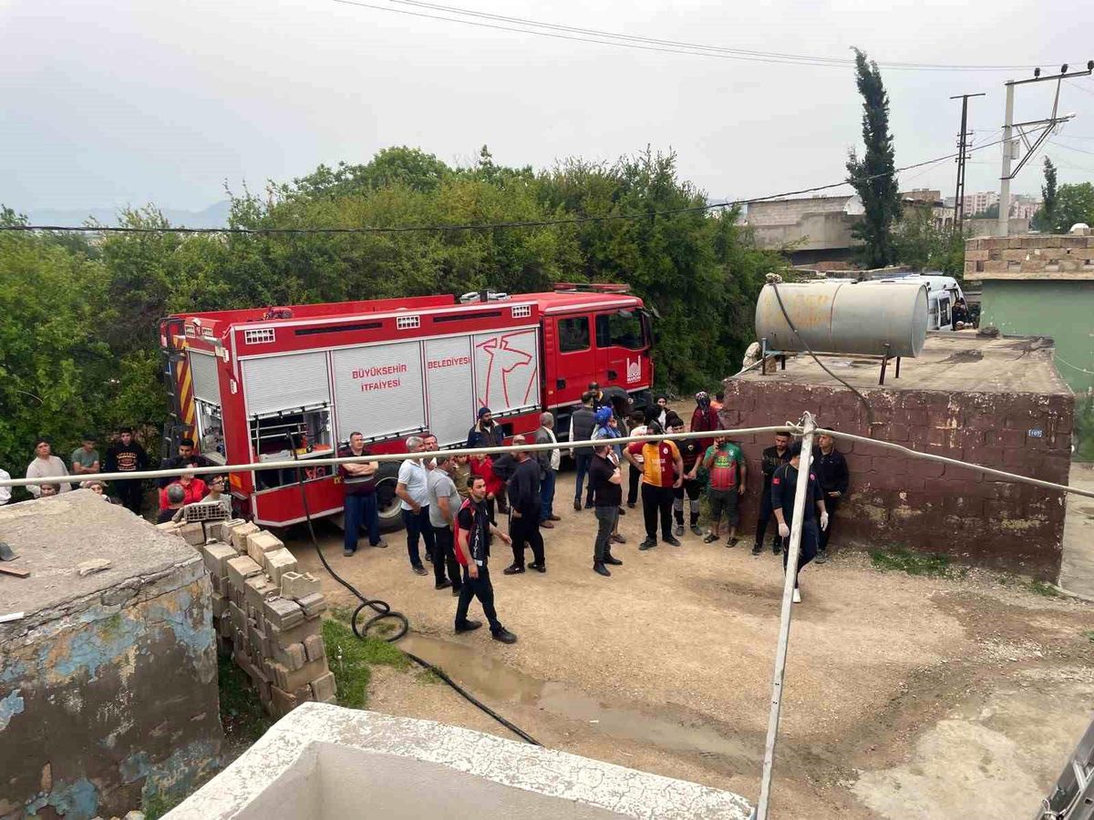 Kızıltepe\'de Yangın: 4 Kişi Dumandan Etkilendi