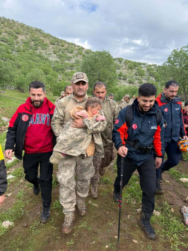 Mehmetçik'ten duygulandıran hareket: Komutanım, montumuzu verelim