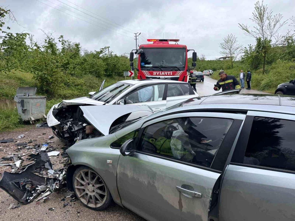 Fatsa\'da Trafik Kazası: 3 Yaralı