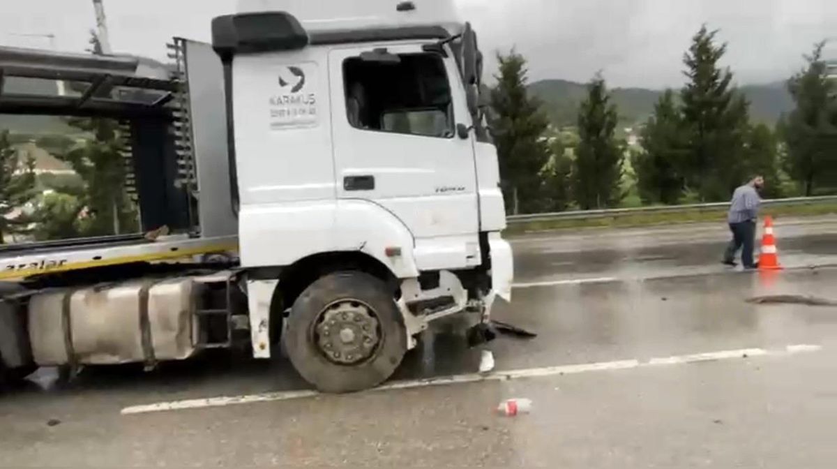 Osmaniye\'de Tır Kontrolden Çıktı