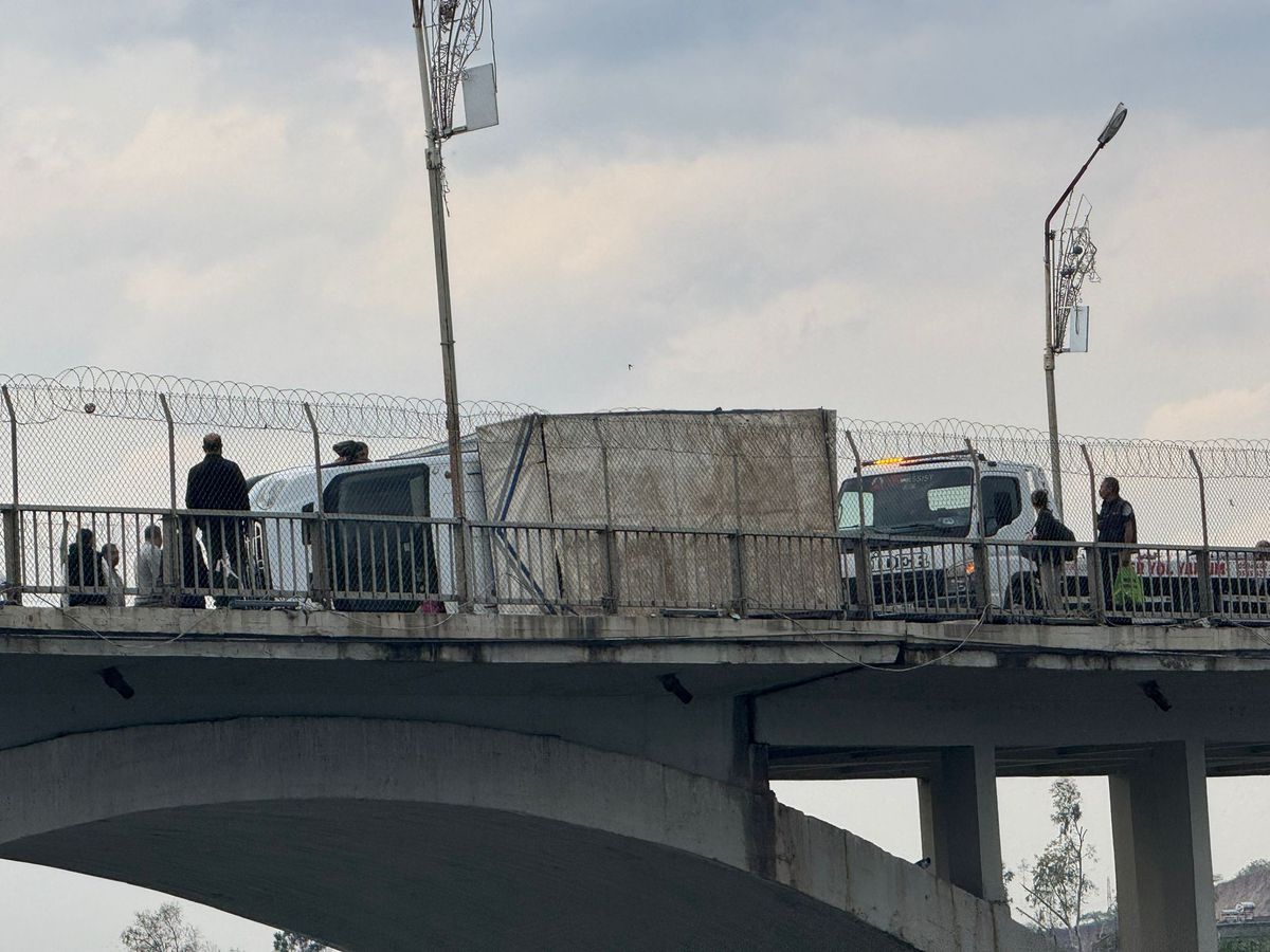 Birecik\'te Dolu ve Fırtına Can ve Mal Kaybına Neden Oldu