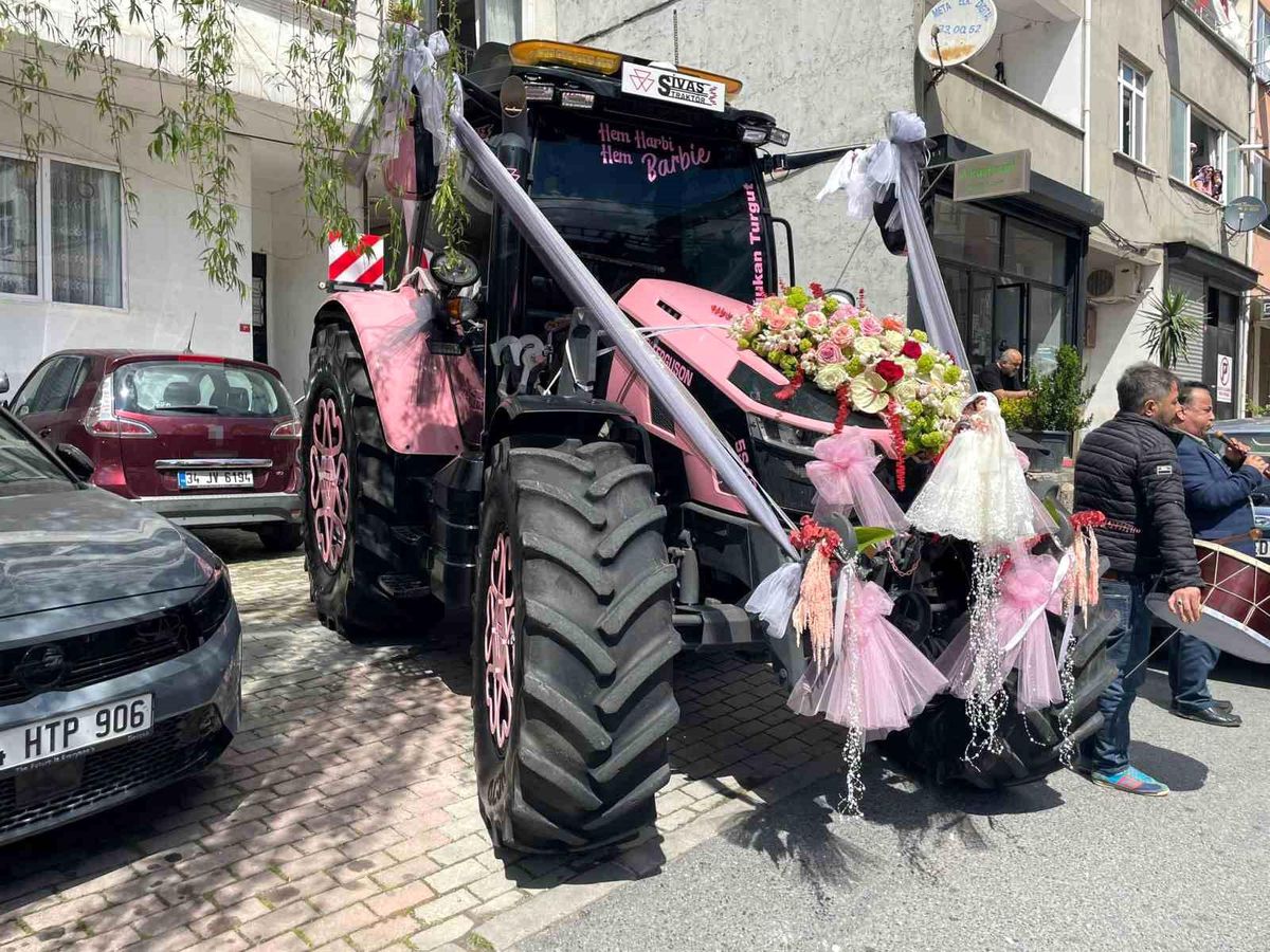 Pembe Traktörle Gelin Alma Töreni