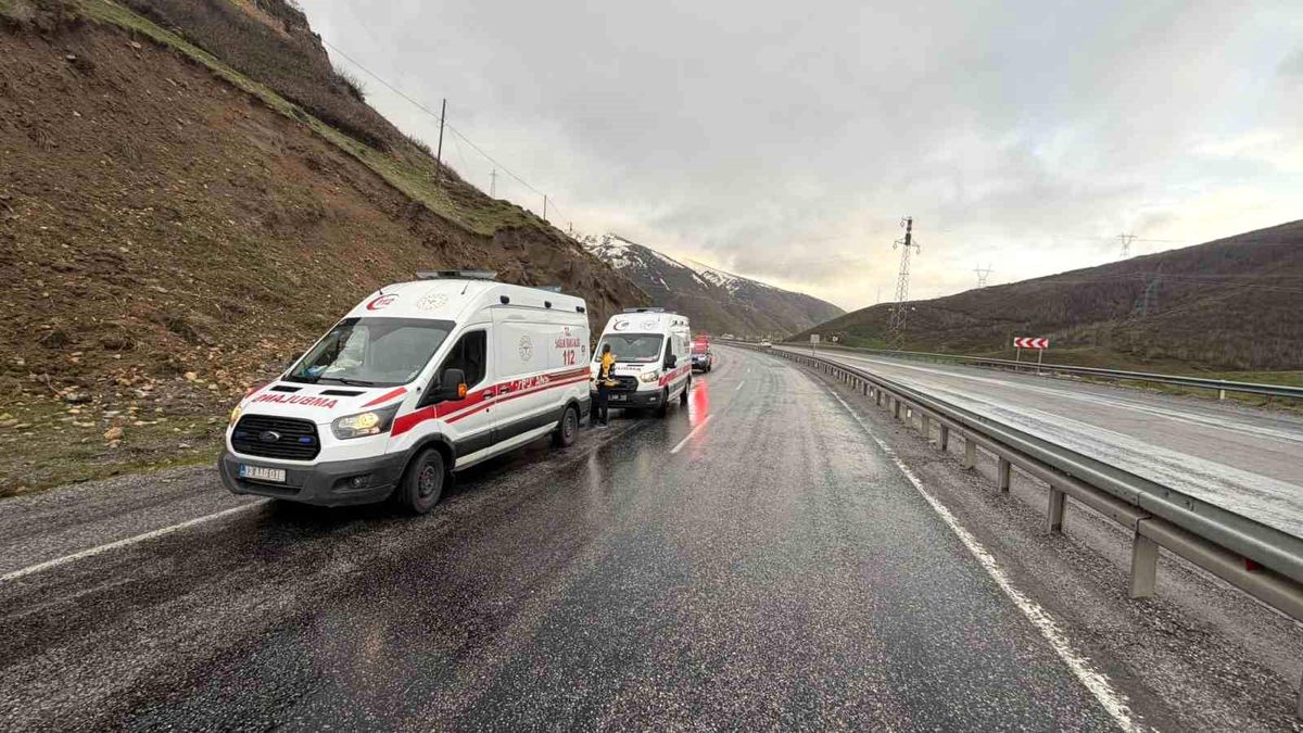 Bitlis\'te Trafik Kazası: 2 Yaralı
