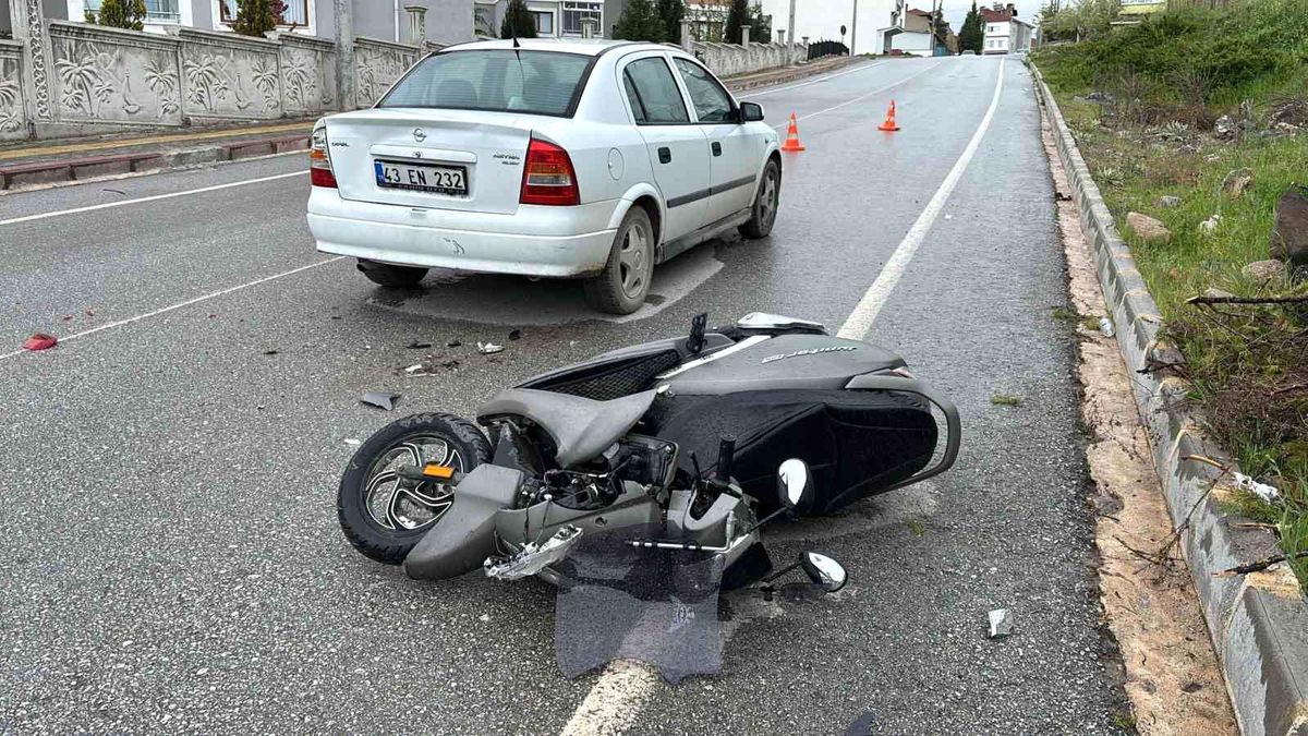 Tavşanlı\'da Motosiklet Kazası: Genç Sürücü Ağır Yaralı