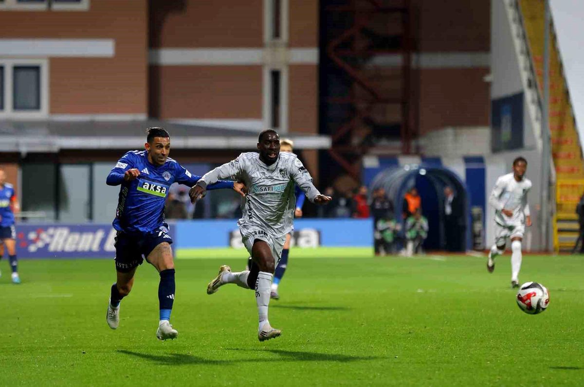 Trendyol Süper Lig: Kasımpaşa: 1 Kocaelispor: 1 (İlk yarı)