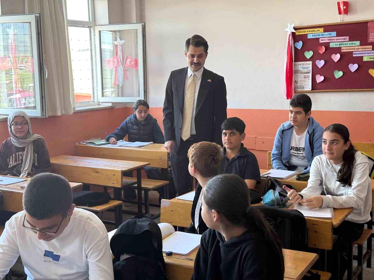 Tuzluca kaymakamı Abdüllatif Yılmaz\'dan okul ziyareti