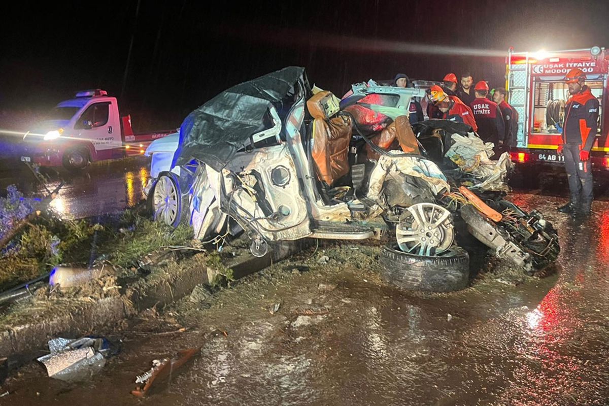 Uşak’ta 7 aracın karıştığı feci kaza: 4 ölü, 17 yaralı