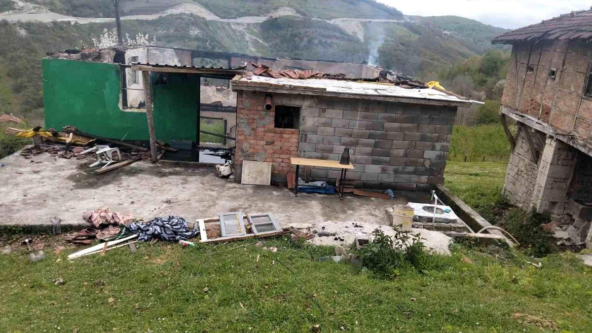 Zonguldak\'ta Yangın: Ev Küle Döndü