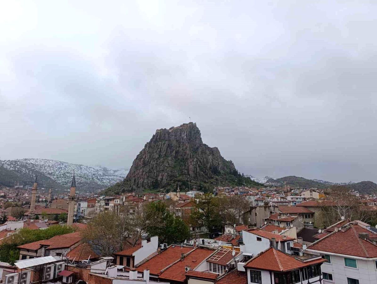 Afyonkarahisar\'da Kara Kış Etkili Oluyor