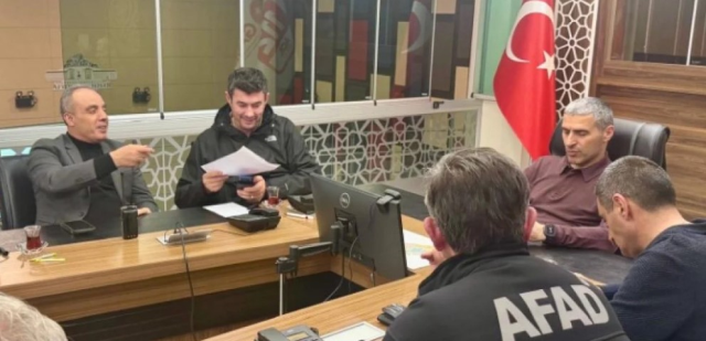 Afyonkarahisar’da kar ve sağanak alarmı: ekipler sahada