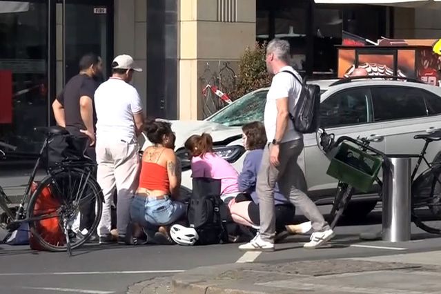 Almanya’nın Leipzig kentinde bir araç yayaların arasına daldı: 2 ölü, 8 yaralı