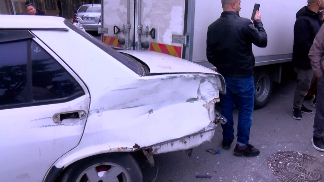 Bağcılar'da park halindeyken sürüklenen kamyon 8 araca çarptı