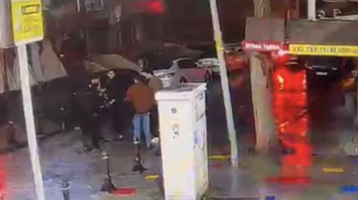 Bahçelievler\'de kız arkadaşının doğum gününde çıkan kıskançlık kavgasında öldü; 3 kişi yaralandı