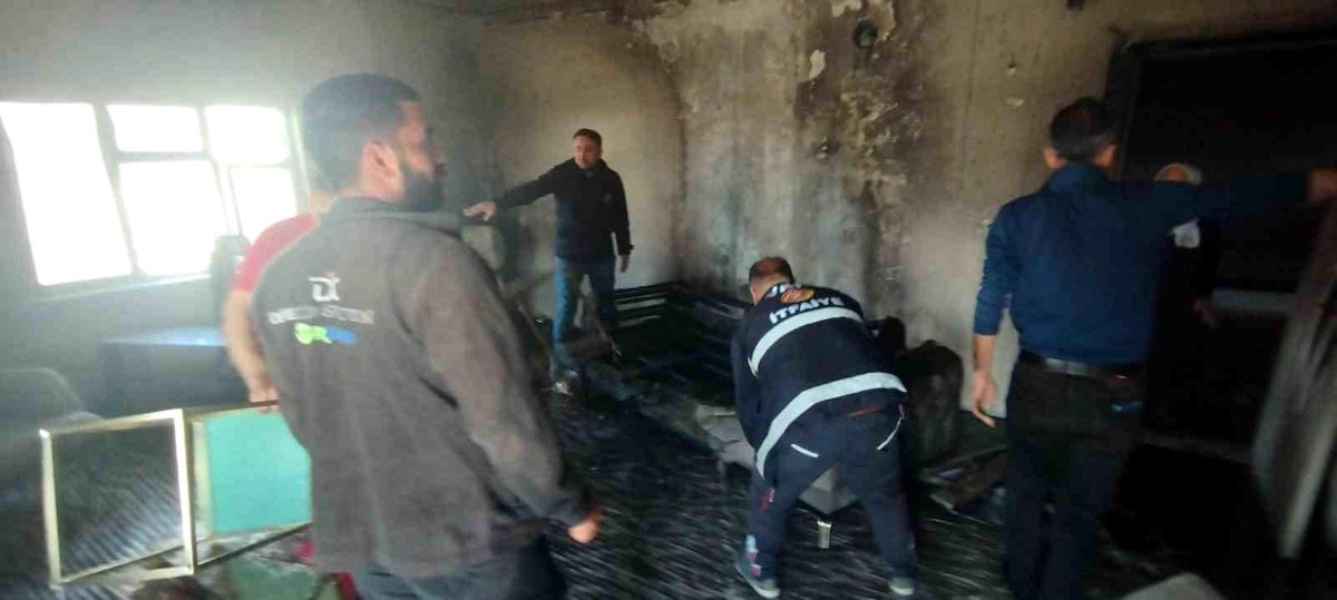 Başkale\'de Ev Yangını Kontrol Altına Alındı