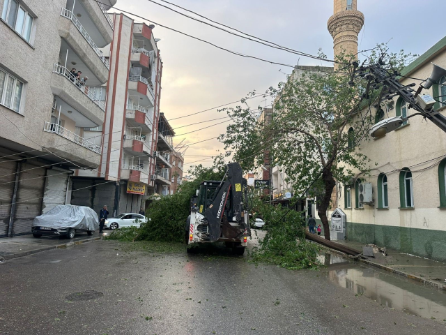 Süper hücrenin ardından Şanlıurfa'nın Birecik ilçesinde hasar büyük
