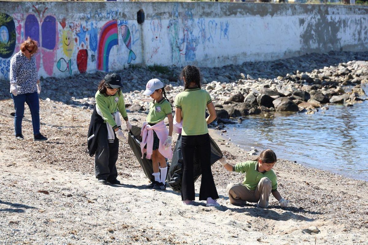 Bodrum\'da Deniz Çöpleri İzleme ve Kıyı Temizliği Çalışması gerçekleştirildi