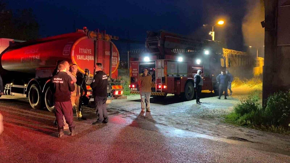 Bursa\'da menteşe imalathanesinde yangın