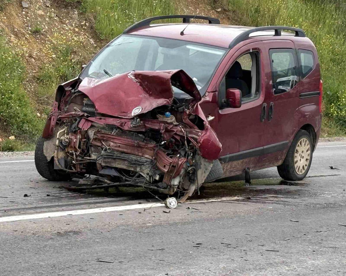 Çanakkale\'de Trafik Kazası: 4 Yaralı