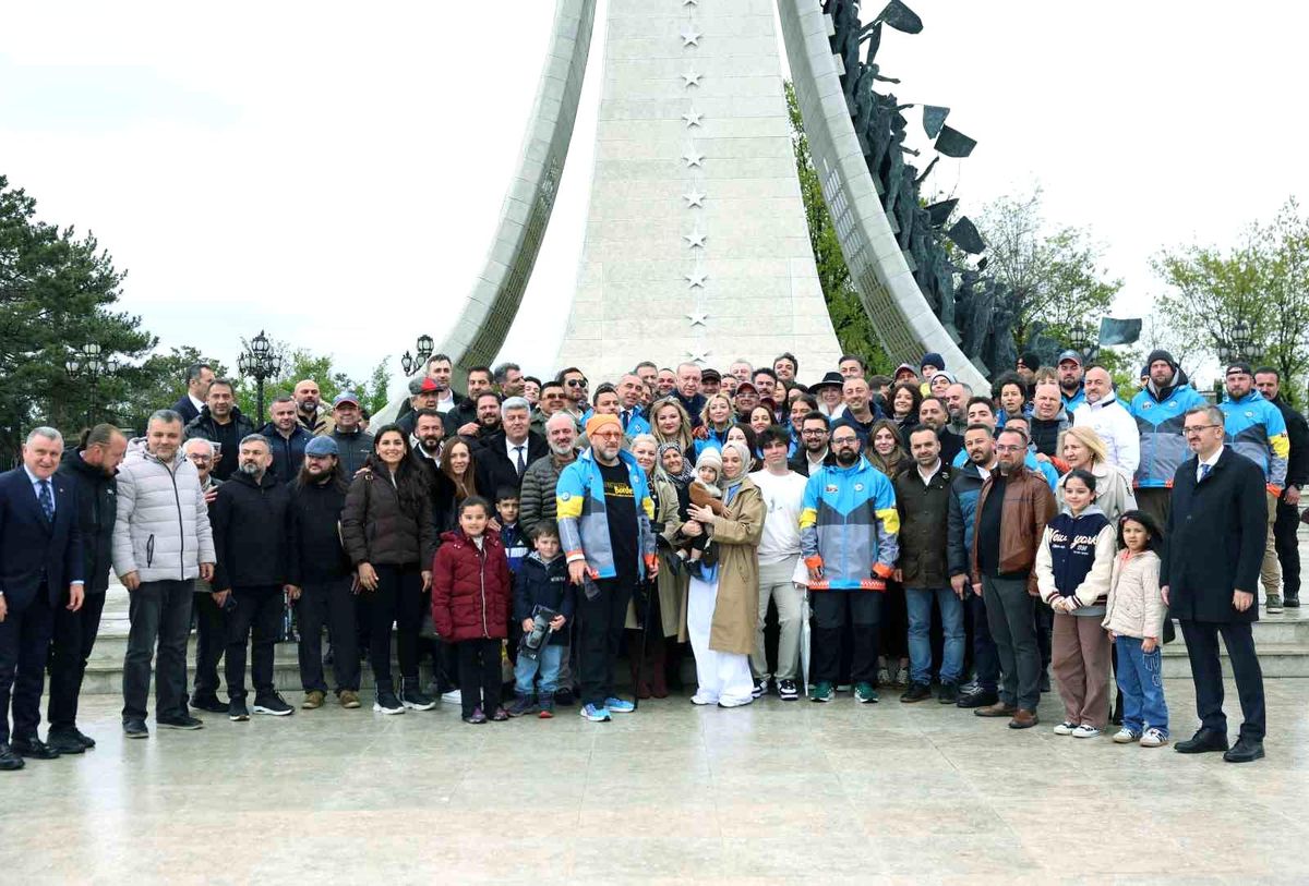 Cumhurbaşkanı Erdoğan, Doğu-Batı Dostluk ve İpek Yolu Rallisi\'ne katılan grubu uğurladı