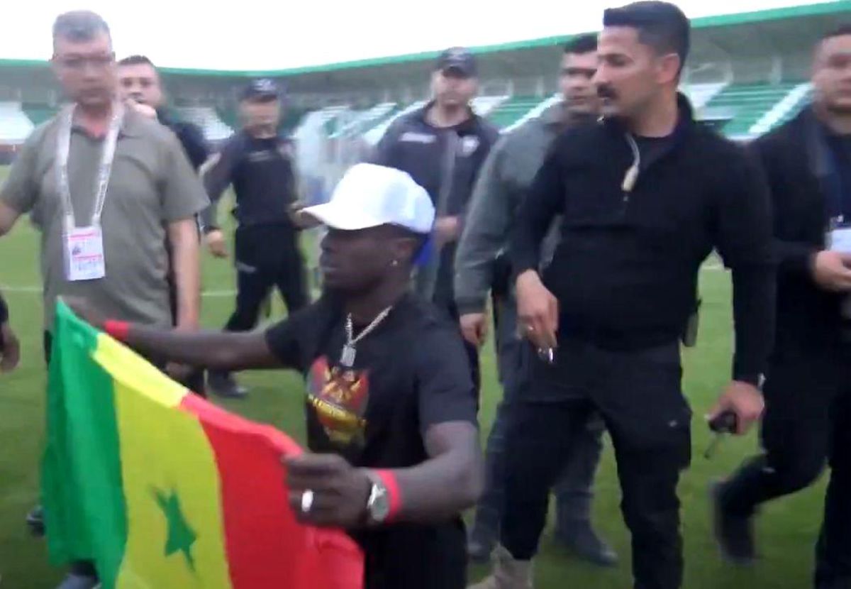 Diagne\'nin Bayrak Kutlaması Gerginlik Yarattı