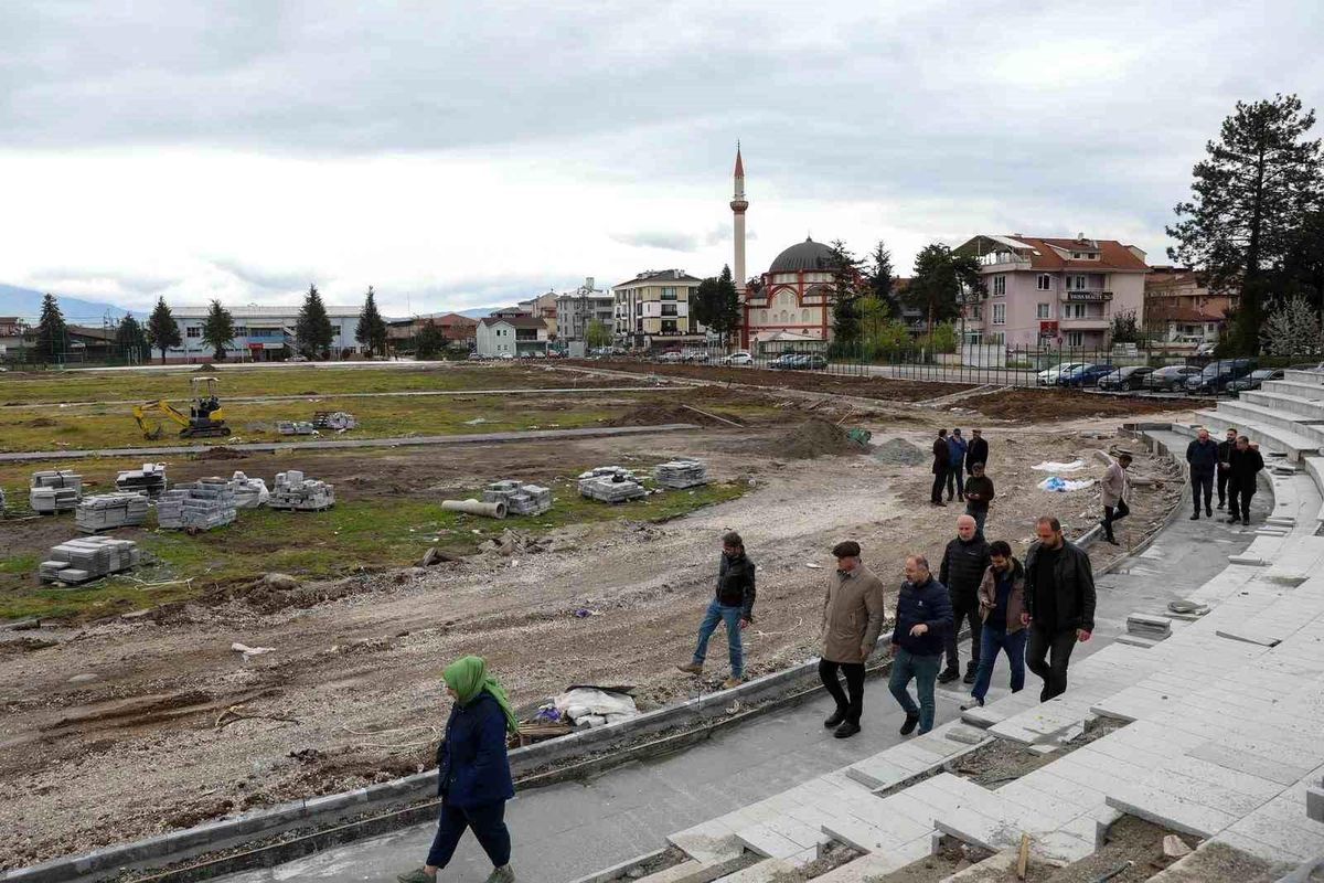 Düzce\'de şehrin kalbinde 3 park birbirine bağlanıyor