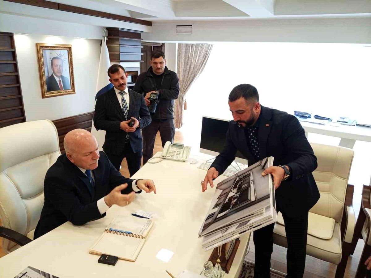 Emre Akdoğan\'dan Başkan Sekmen\'e ziyaret