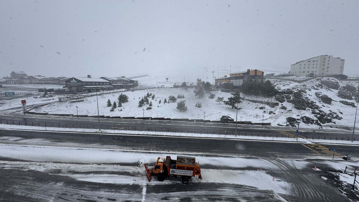 Erciyes\'te Mayıs\'ta Kar Yağışı