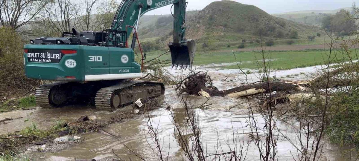 Eskişehir\'de Dere Taşması: 100 Dönüm Arazi Sular Altında