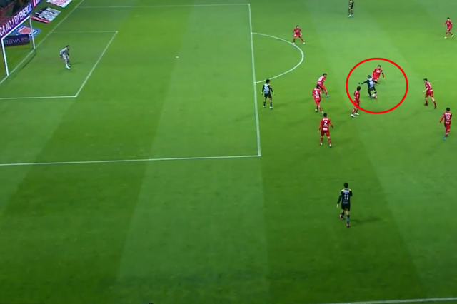 Fener'in eski yıldızından inanılmaz gol