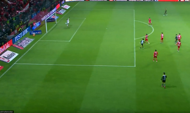 Fener'in eski yıldızından inanılmaz gol