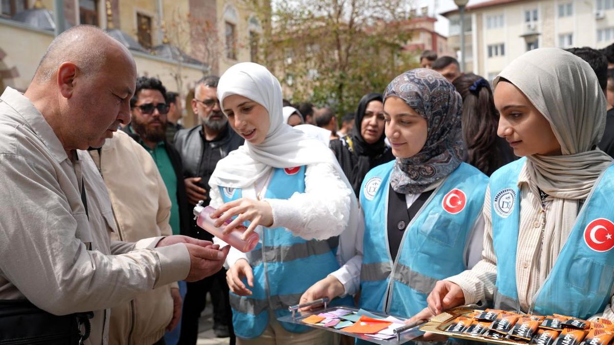 Gaziantep\'te hacı adayları dualarla kutsal topraklara uğurlandı