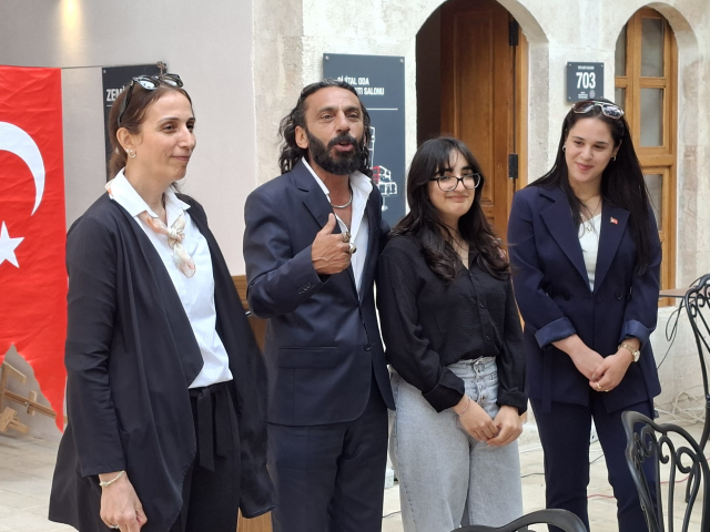 Hatay şiir ve türkülerle yeniden ayağa kalkıyor