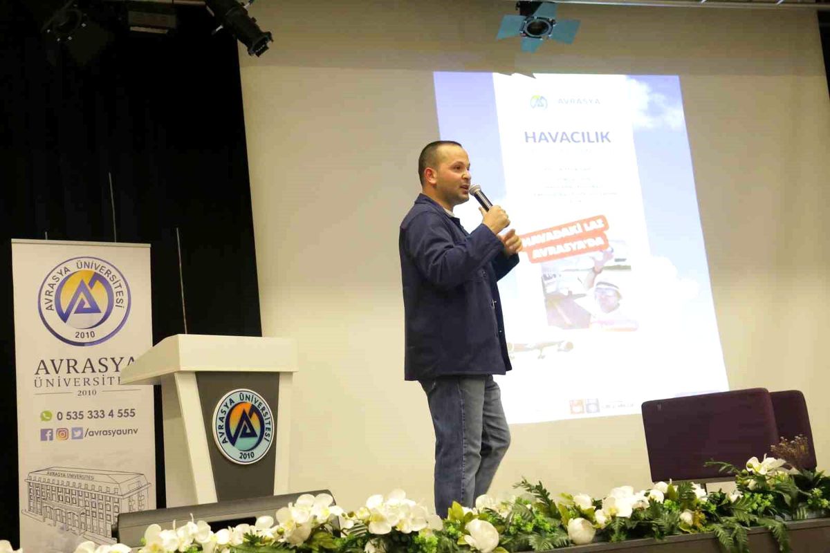 Pilot Murat Şen Avrasya Üniversitesinde
