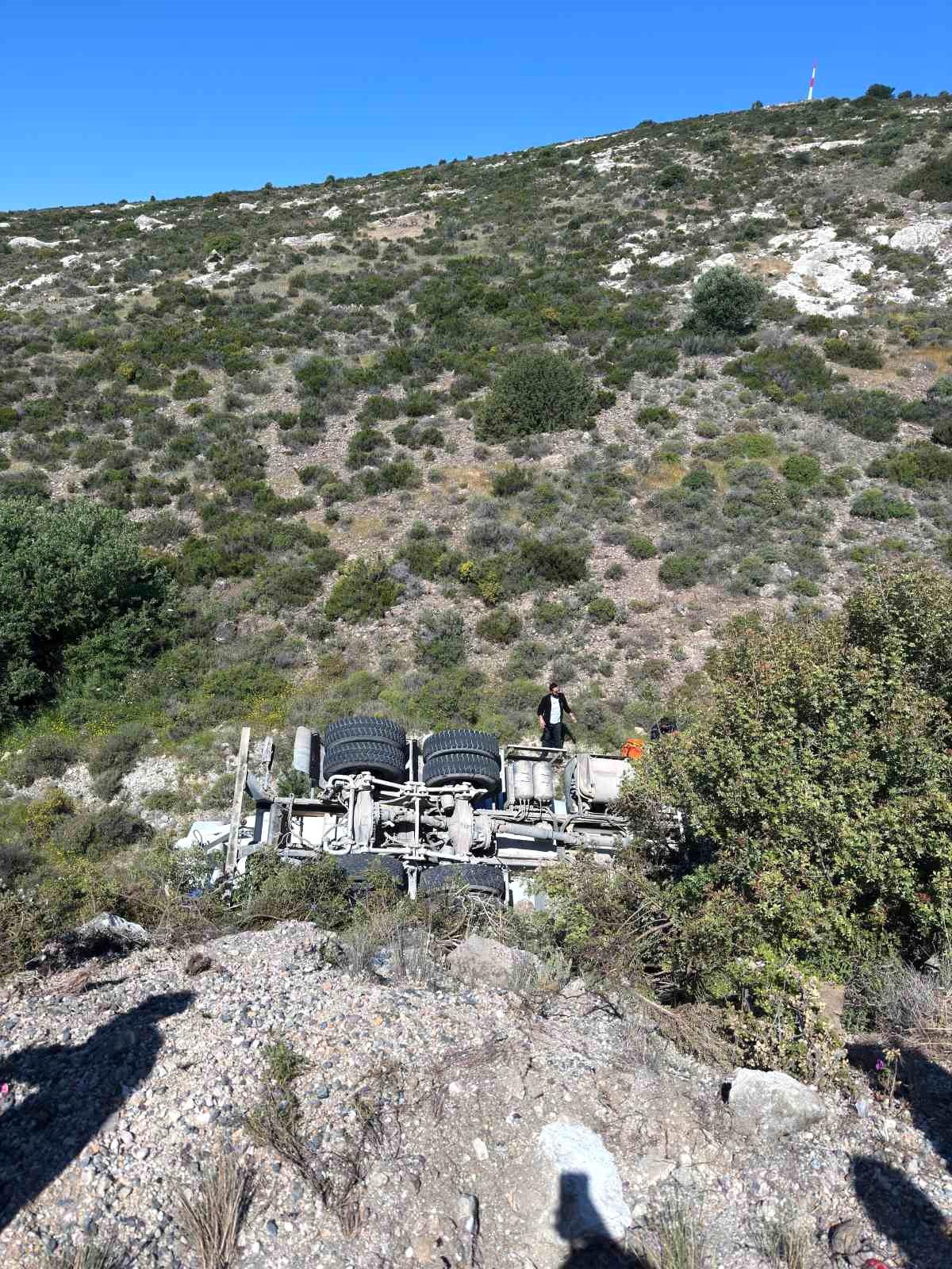 Çeşme\'de Beton Mikserinin Devrilmesi