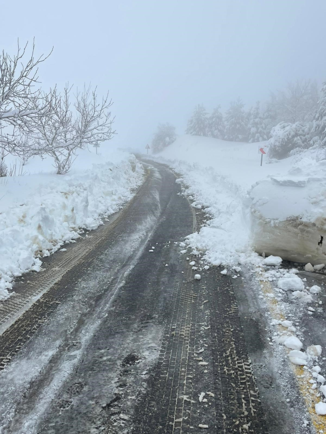 İzmir'de mayısta kar manzarası