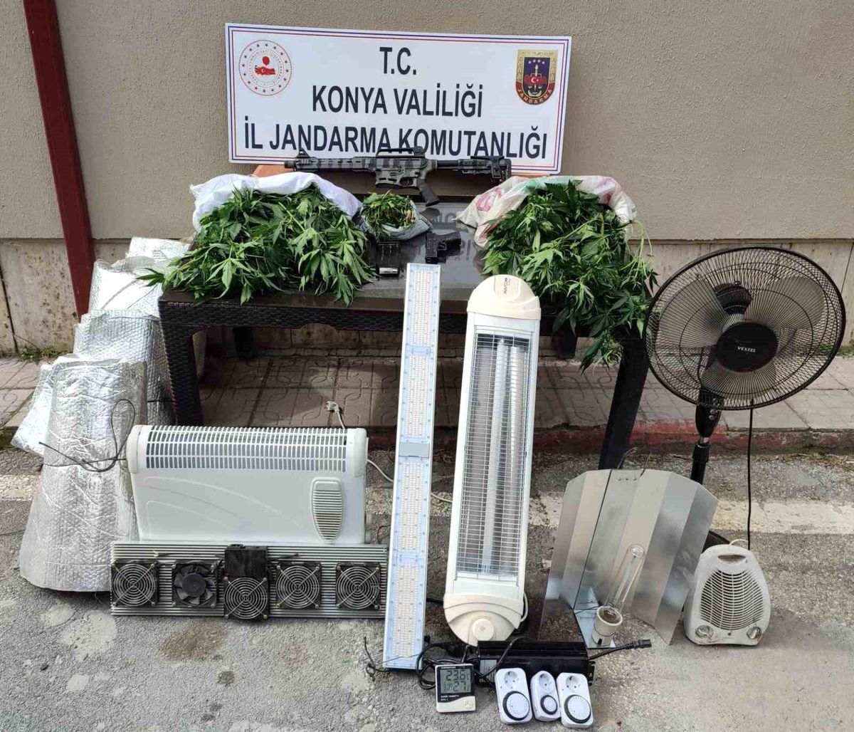 Konya\'da Uyuşturucu Operasyonu: 14 Tutuklama