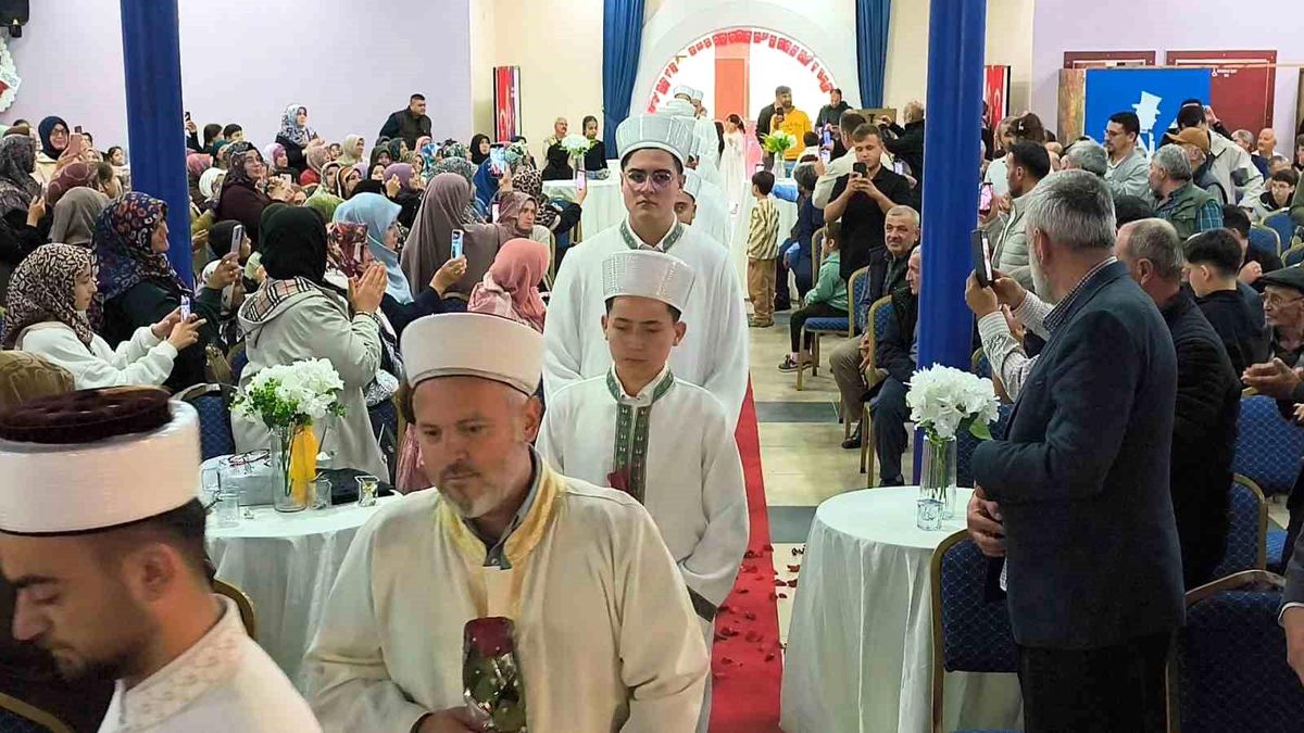 Kornalar hafızlar için çaldı: Anamur\'da 15 öğrenciye icazet
