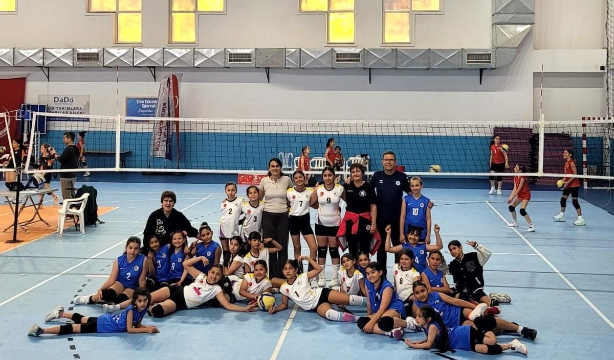 Köyceğiz Minik Voleybolcular Çeyrek Finale Ulaştı