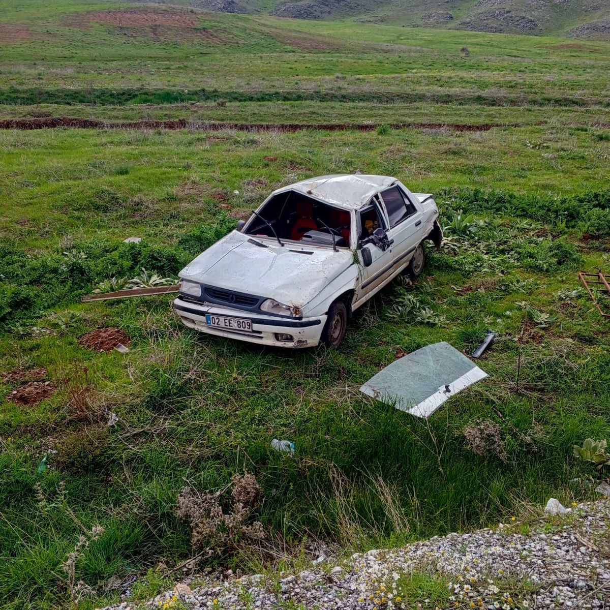 Malatya\'da otomobil şarampole devrildi: 6 yaralı